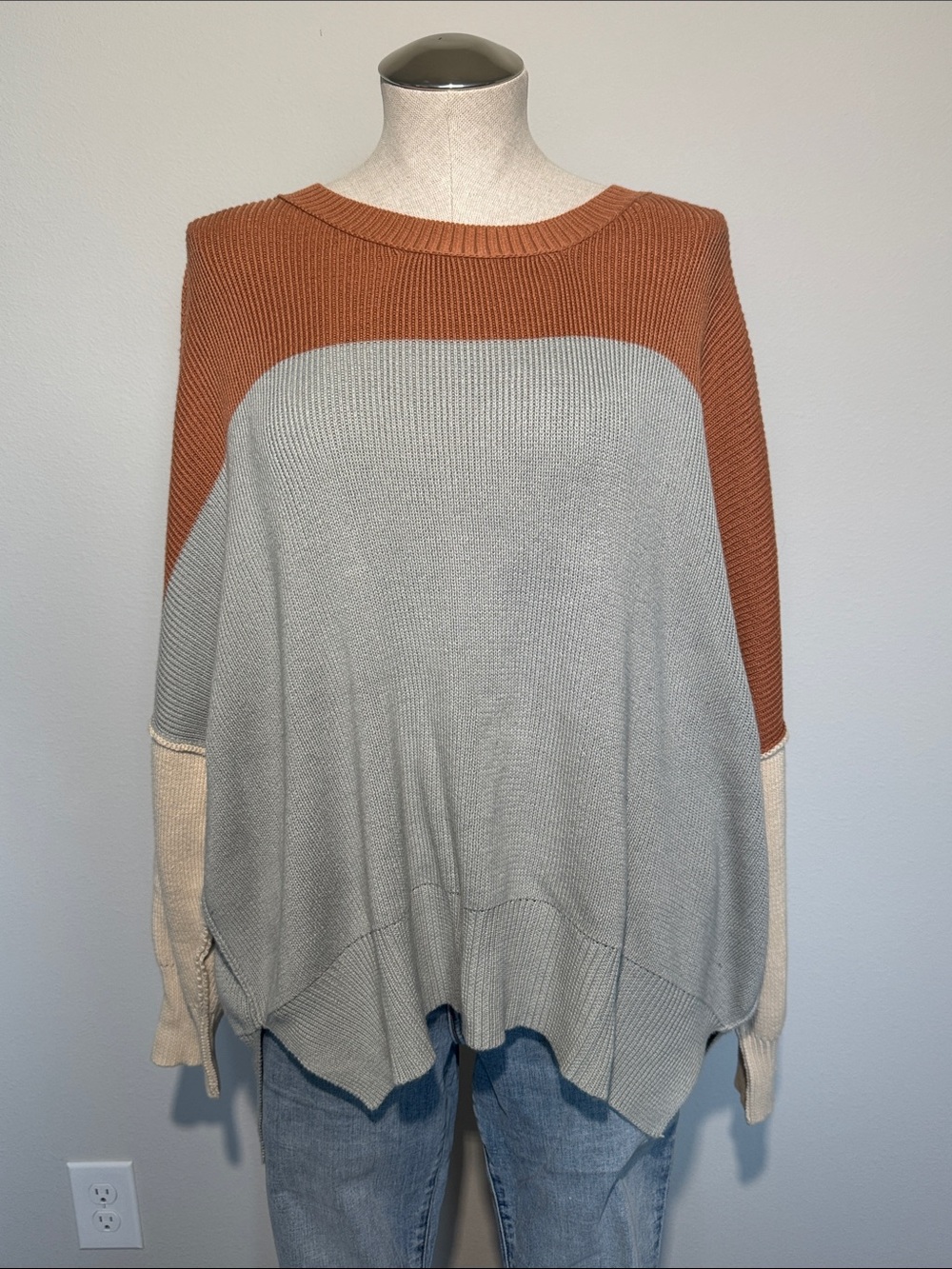 Buckle Colorblock Crewneck Sweater in Grey, Rust & Cream